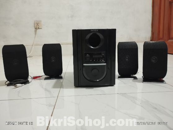 WANBO T4 Projector (xiaomi) and INTEX Roar 800 Speaker